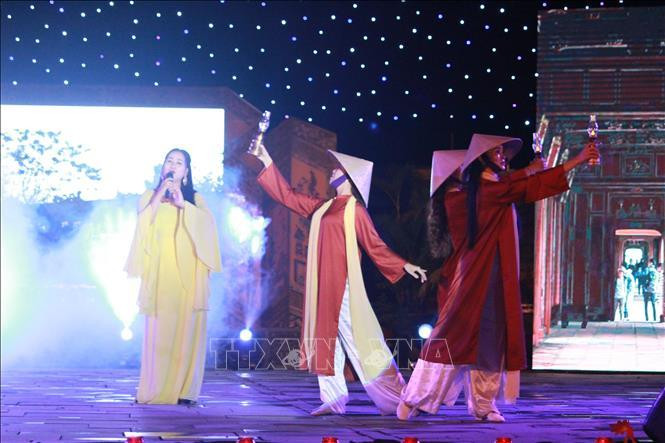 “秋天的色彩”艺术晚会的表演节目。