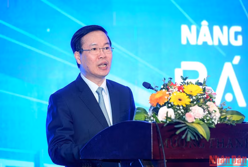 越共中央政治局委员、中央书记处常务书记武文赏发表指导性讲话。 越共中央政治局委员、中央书记处常务书记武文赏发表指导性讲话。