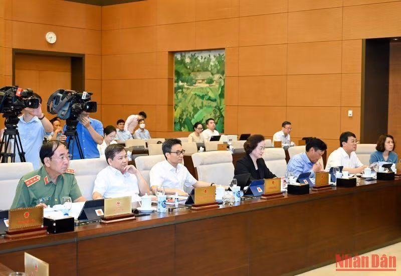 政府副总理武德澹和各部委行业代表出席会议。