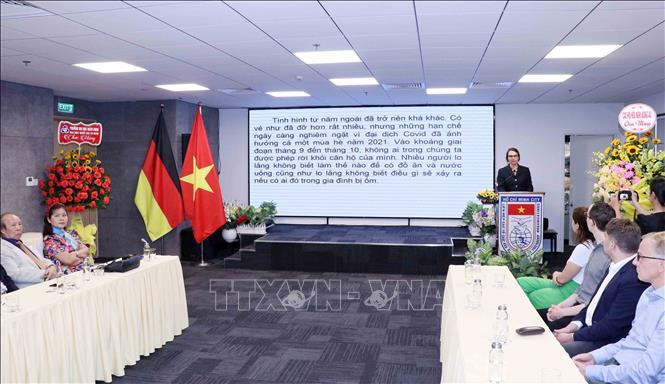 胡志明市友好组织联合会举行见面会 纪念德意志联邦共和国统一32周年。