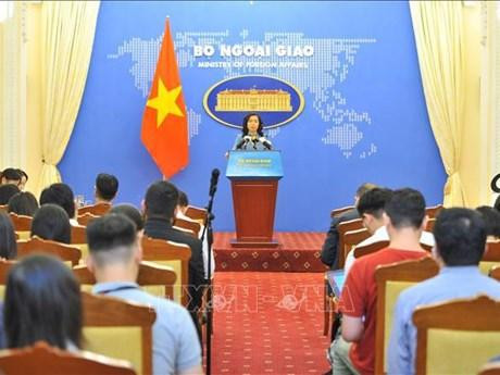 越南外交部发言人黎氏秋姮在外交部例行记者会上答记者问。（图片来源：越通社）