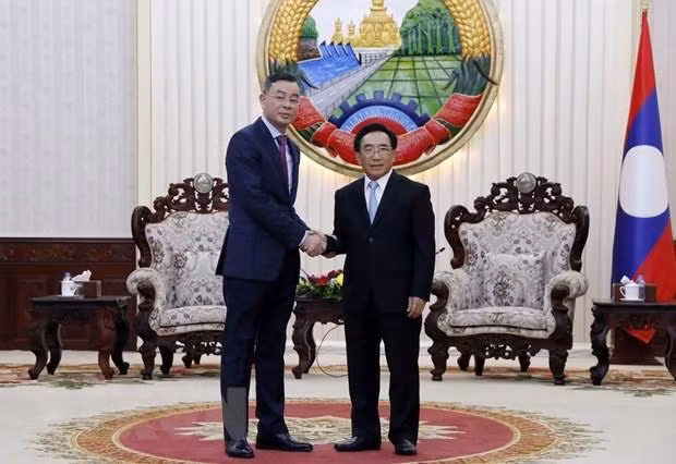 老挝总理潘坎·维帕万会见越南国家审计署审计长吴文俊。