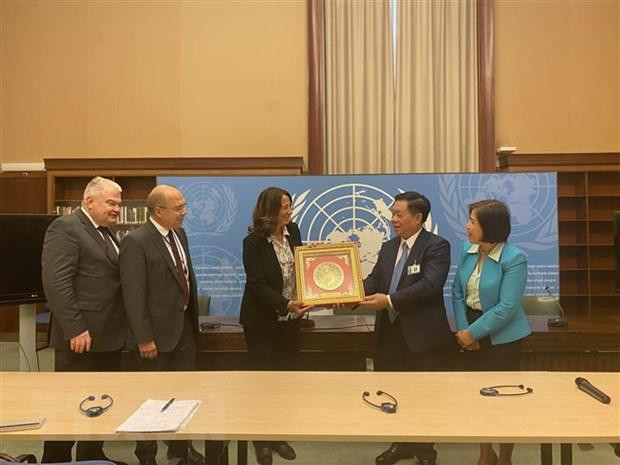越共中央书记处书记、中央宣教部部长阮重义对联合国日内瓦办事处进行工作访问。