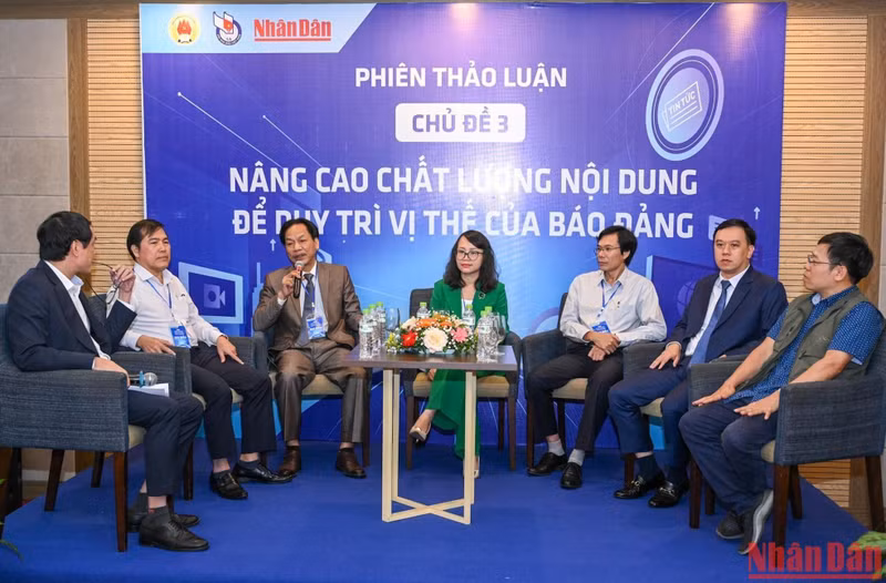 出席以“提升新闻质量以维持党机关报的地位”为主题的第三场讨论会的各位代表。 出席以“提升新闻质量以维持党机关报的地位”为主题的第三场讨论会的各位代表。