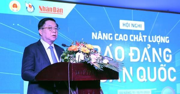 越共中央书记处书记、中央宣教部部长阮重义在开幕式上发言。