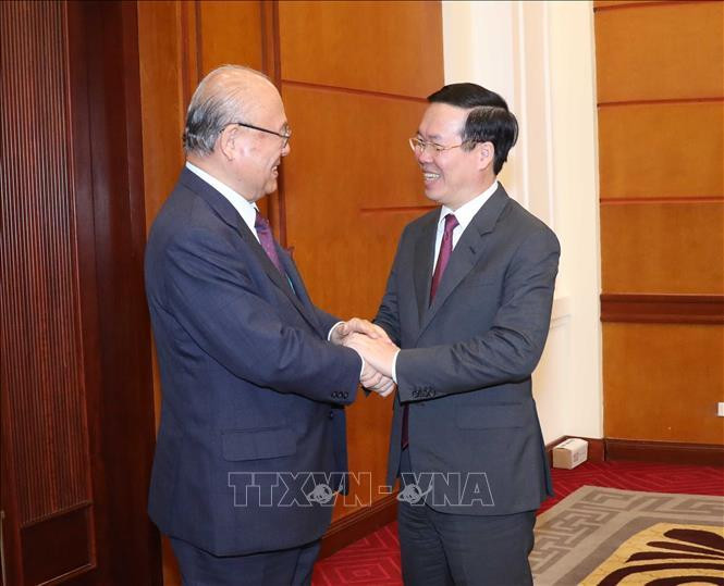 越共中央书记处常务书记武文赏会见日越友好议员联盟特别顾问武部勤。（图片来源：VGP）