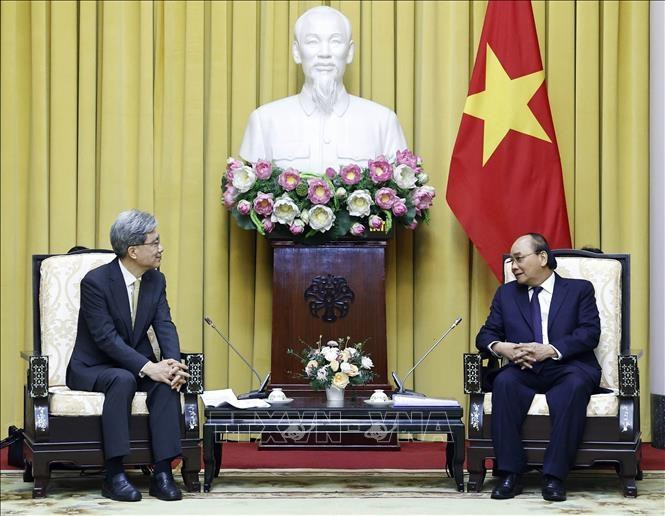 越南国家主席阮春福会见韩国大法院国家法院管理部长金相焕。