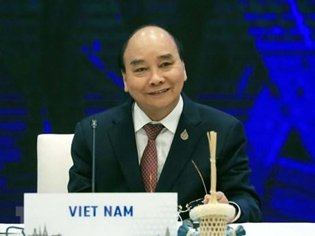 越南国家主席阮春福出席APEC领导人与主席嘉宾非正式对话。