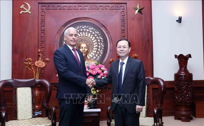 胡志明市市委副书记阮文孝会见古巴外交部第一副部长杰拉尔多·佩纳尔弗。