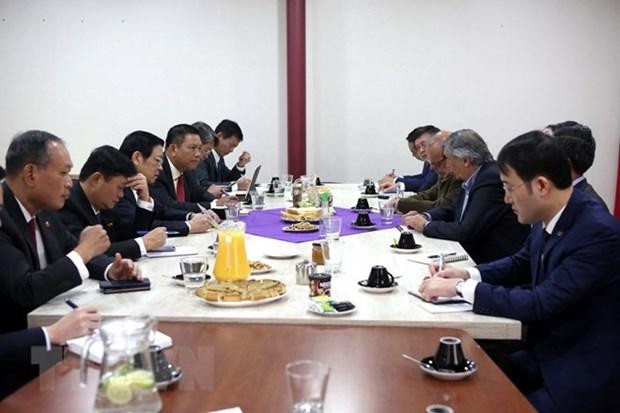 潘廷镯先生会见智利共产党总书记劳塔罗·卡蒙娜。
