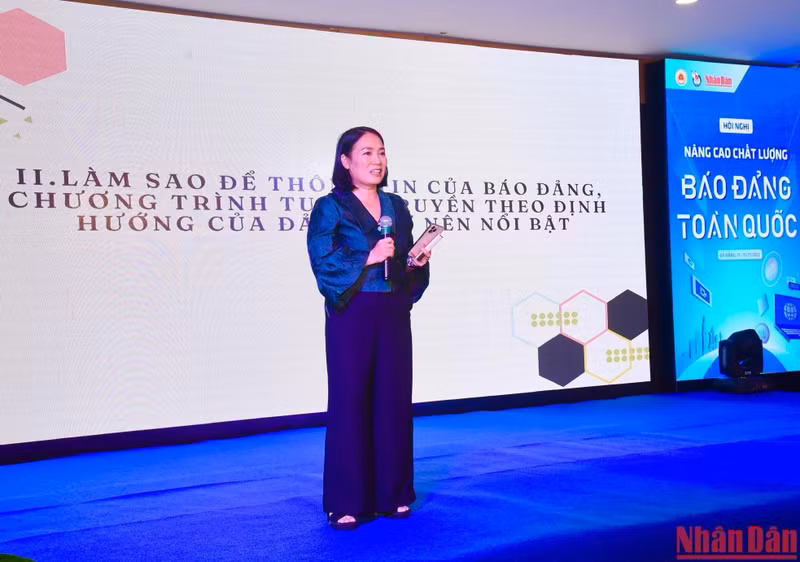 越南电视台记者谢碧婠分享党报革新创新中的经验。 越南电视台记者谢碧婠分享党报革新创新中的经验。