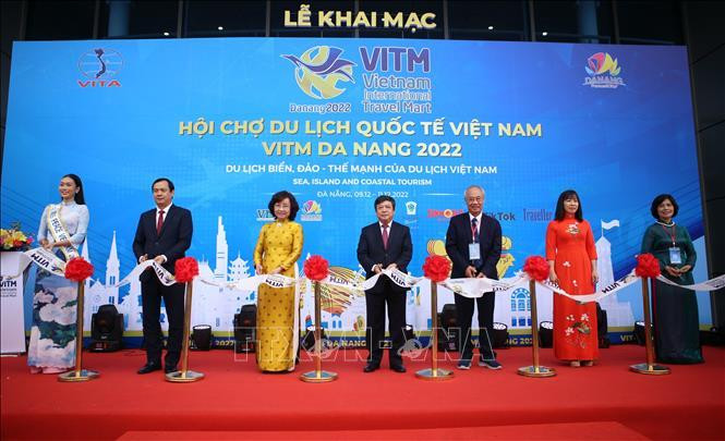 岘港国际旅游博览会开幕剪彩仪式。（图片来源：越通社）