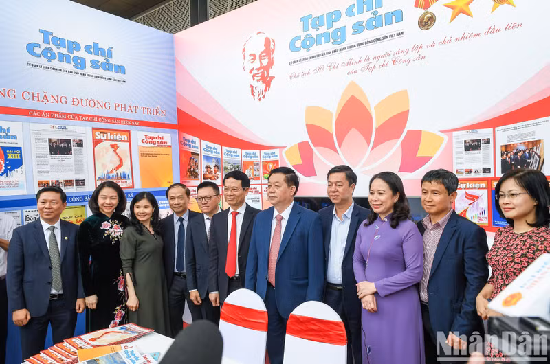 与会代表合影。