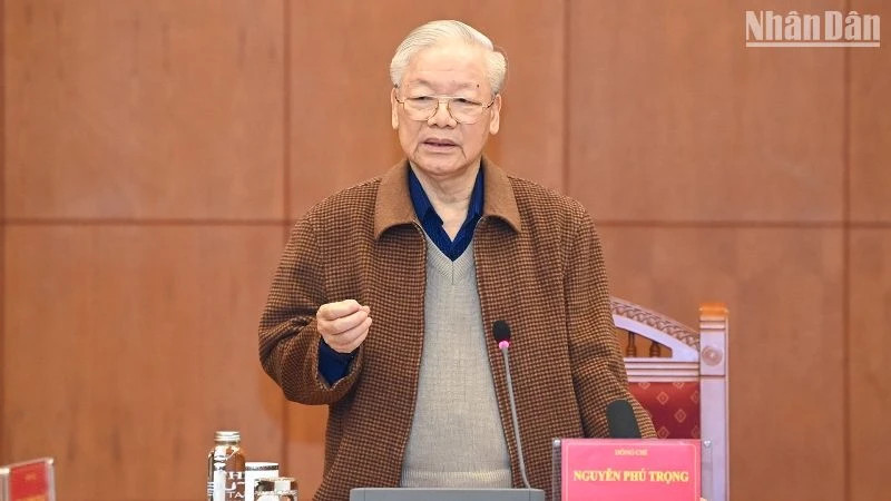 越共中央总书记阮富仲发表讲话。