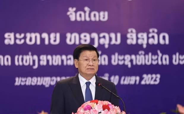 老挝人民革命党中央总书记、老挝国家主席通伦·西苏里在晚宴上发表讲话。