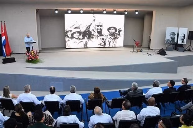 古巴国家主席主持菲德尔·卡斯特罗首次访问越南50周年庆典活动。（图片来源：越通社）