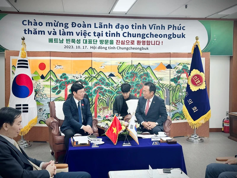 忠清北道议会议长黄英浩会见永福省代表团。