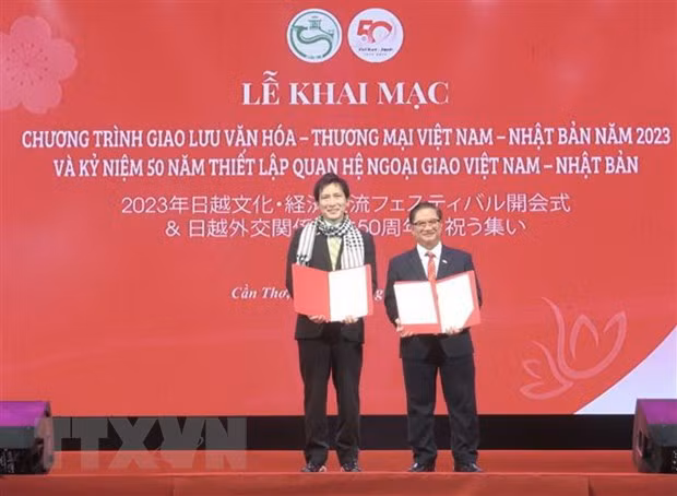 双方签署新合作协议。（图片来源：越通社）