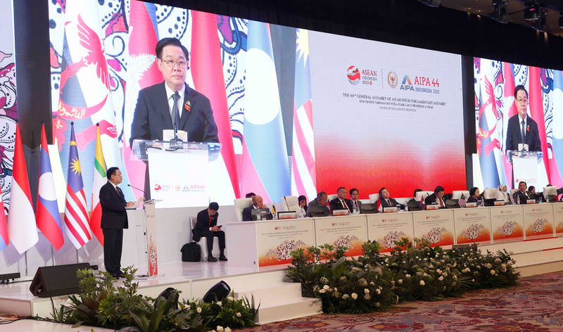 国会主席王廷惠在第44届东盟议会联盟大会全体会议上发表讲话。