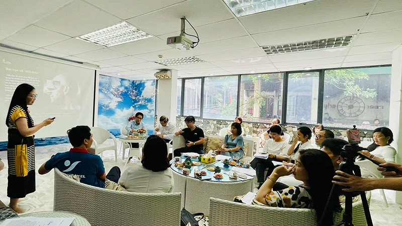 一个康养旅游座谈会。