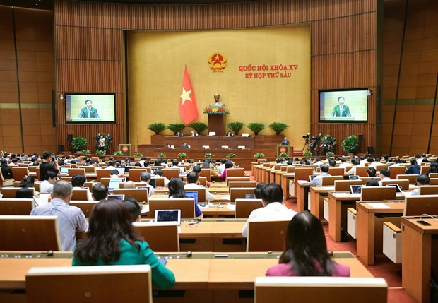 国会代表在会场开展讨论。（图片来源：越通社）