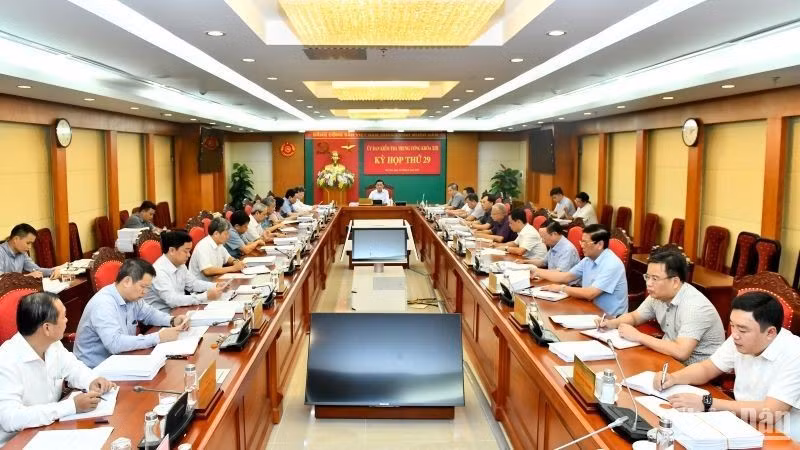越共中央检查委员会第29次会议场景。