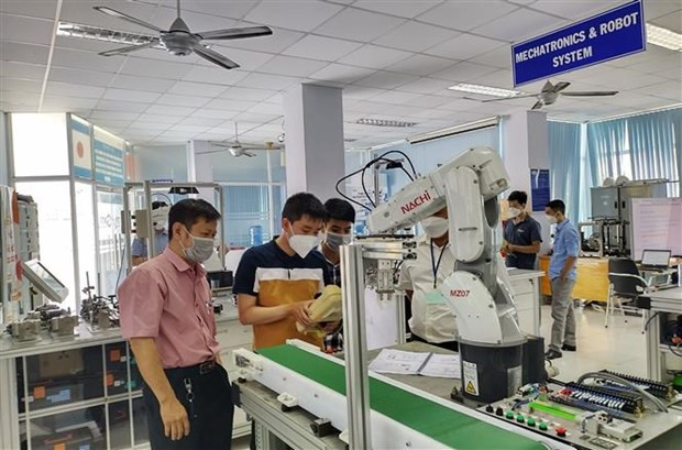 附图：胡志明市领导人呼吁加拿大投资者关注对胡志明市辅助工业、高技术。