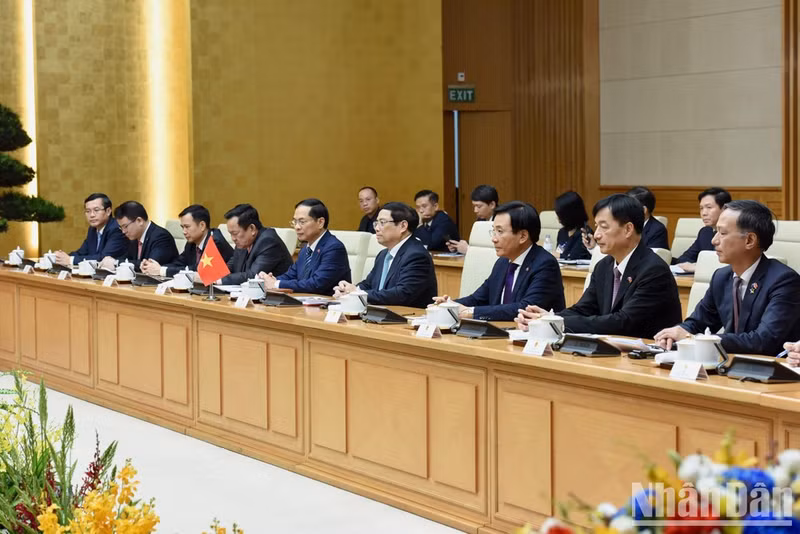 政府总理范明正和越南政府成员与澳大利亚总理安东尼·阿尔巴尼斯举行会谈。