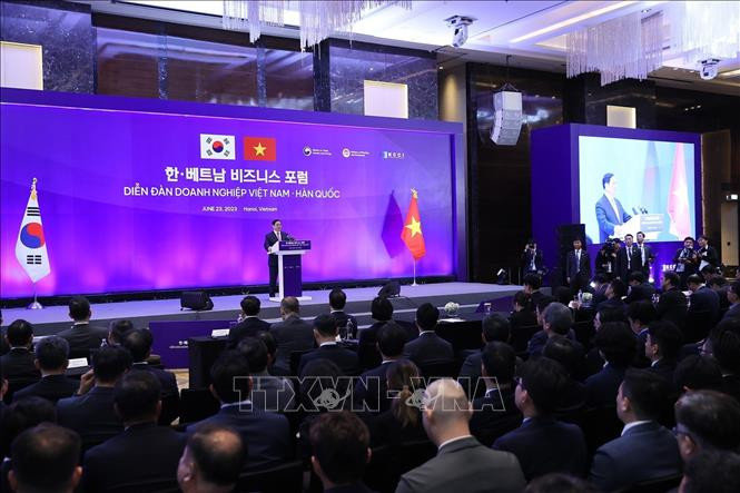 越韩企业论坛场景。