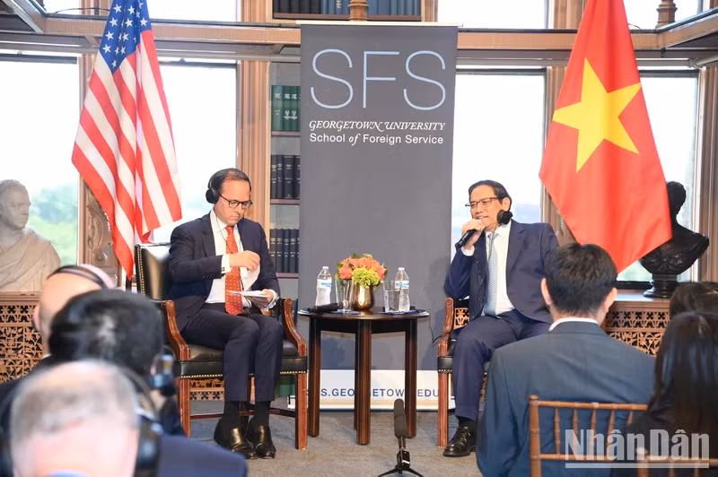 越南政府总理范明正造访了美国首都华盛顿的乔治敦大学并发表政策演讲。