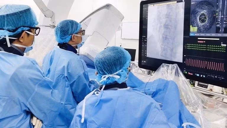 3年来，在党和国家的指导，各部门、行业和地方的协助与合作下，卫生部门已成功控制新冠肺炎大流行。