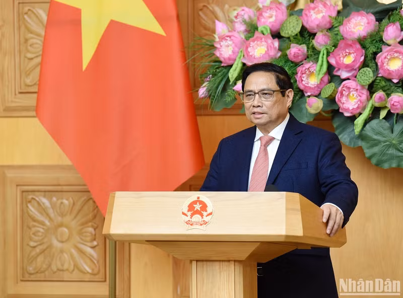 政府总理范明正对越南驻外使团团长分工任务。