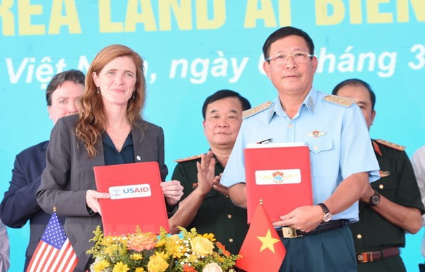 同奈省边和机场西南地区无二恶英污染土地交接仪式。
