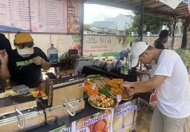 2023年宁顺美食节吸引省内外25家餐饮企业参加，共设摊位50个。