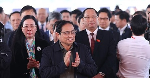 政府总理范明正出席2021-2025年阶段北南高速公路（东边）项目广义路段开工仪式。（图片来源：越通社）