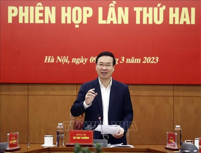 国家主席武文赏发表讲话。