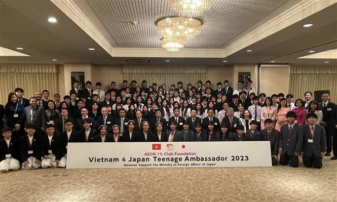 双方学生合影。