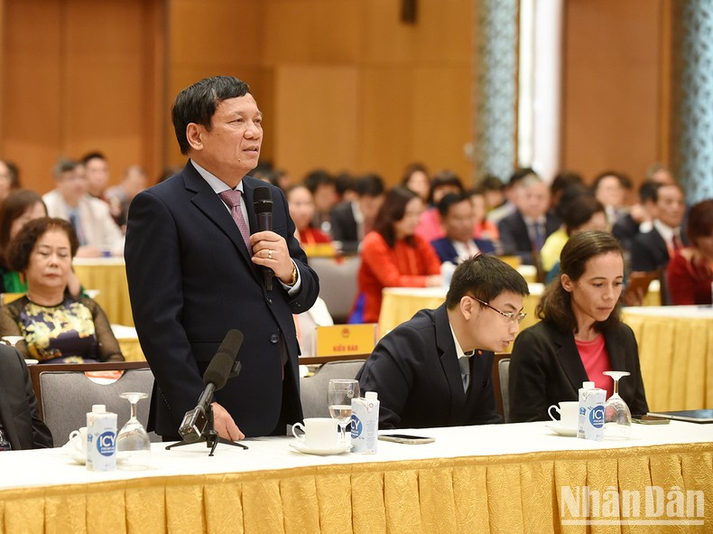 政府总理范明正会见出席2023年“家乡之春”活动越南侨胞代表团【组图】