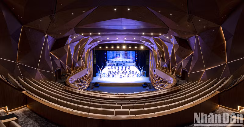 剑湖剧院室内以现代风格设计。