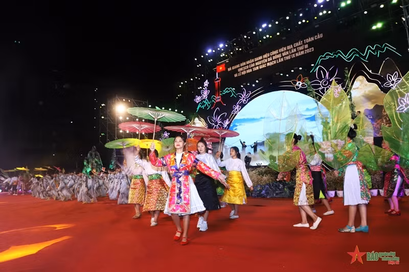 活动上的艺术表演节目。（图片来源：人民军队报）