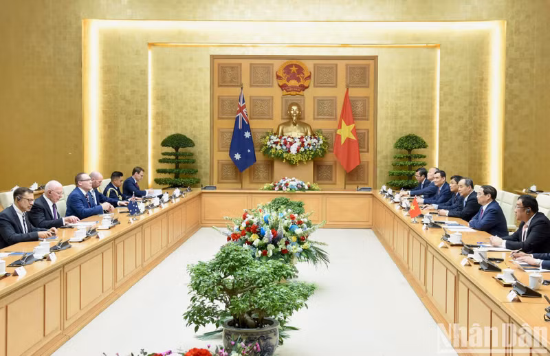 越南政府总理范明正会见澳大利亚总督戴维·赫尔利。