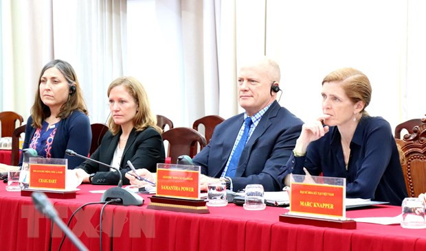 美国国际开发署代表团。