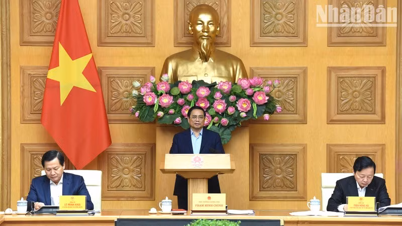 政府总理范明正主持会议。（陈海 摄）