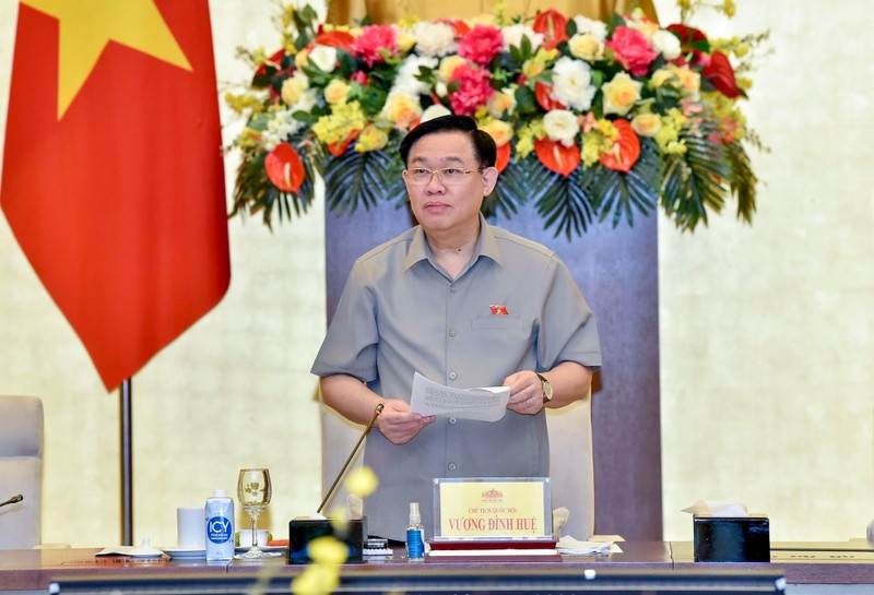 国会主席王廷惠主持会议。（维玲 摄）