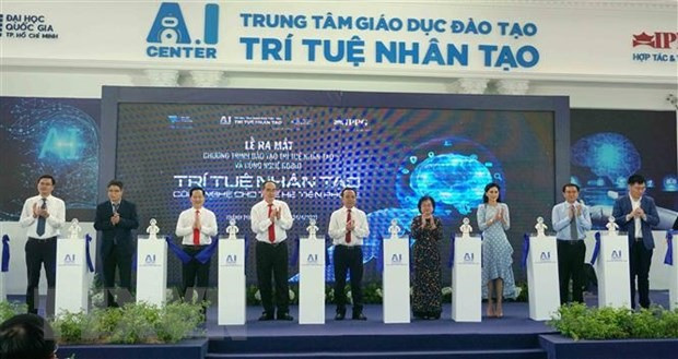胡志明国家大学人工智能与机器人技术培训计划2021年4月24日正式亮相。（图片来源：越通社）