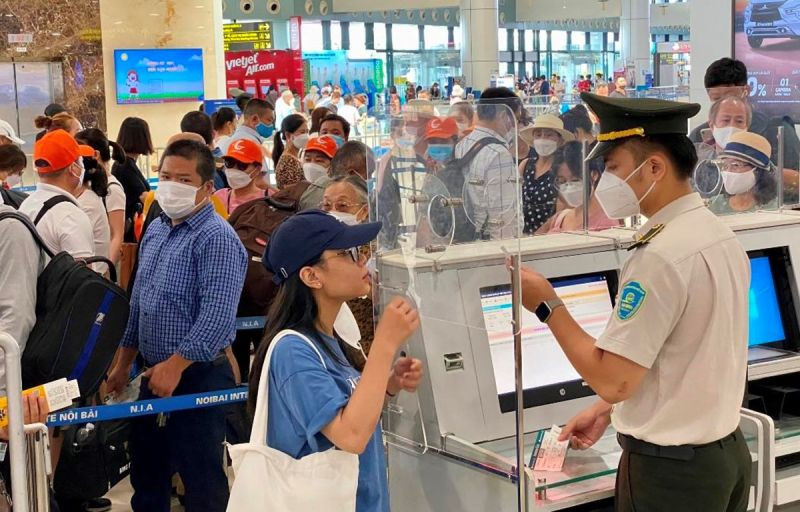 附图：内排国际航空港在国庆节期间旅客吞吐量约达41万人次。