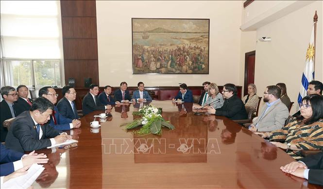 国会主席王廷惠会见乌拉圭首都蒙得维的亚市代市长毛里西奥·祖尼诺。