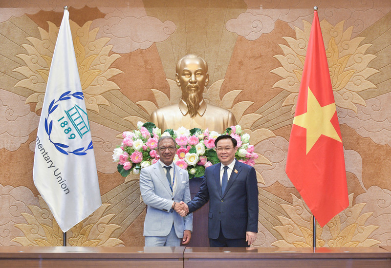 越南国会主席王廷惠和各国议会联盟主席杜阿尔特·帕谢科。