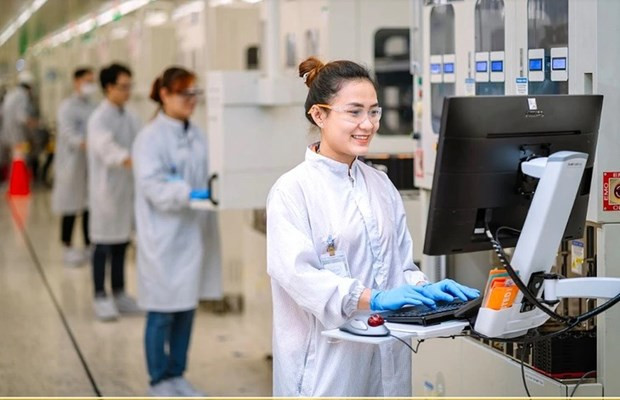 附图：英特尔已在越南投资15亿美元，并将继续加大对越南的投资力度。