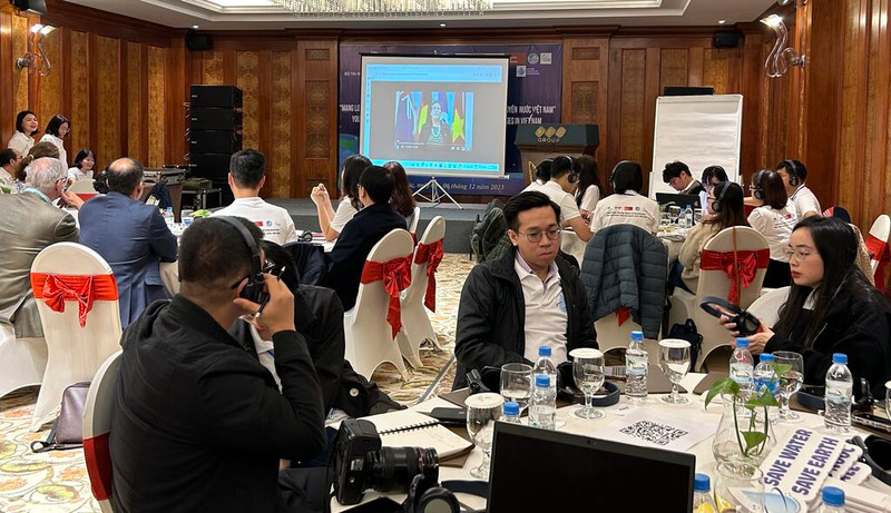 与会代表。